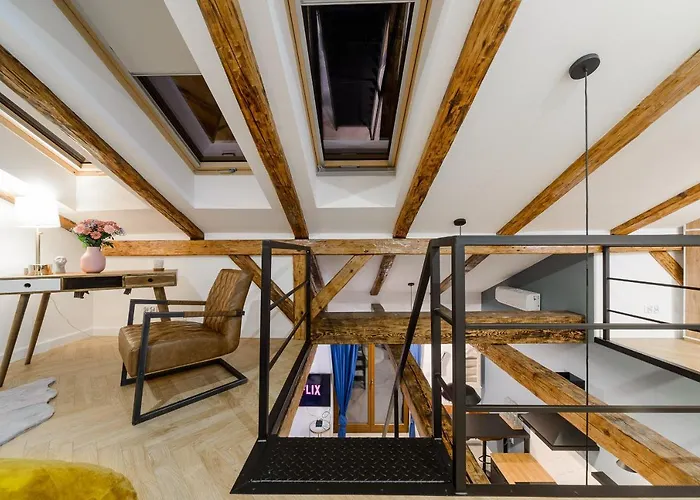 Lumina 2-Level Apartment With Balcony
